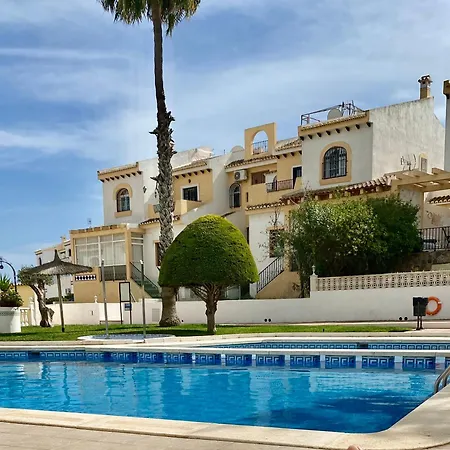 Great Relax By The Pool *