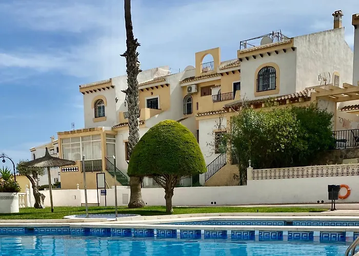 Great Relax By The Pool *